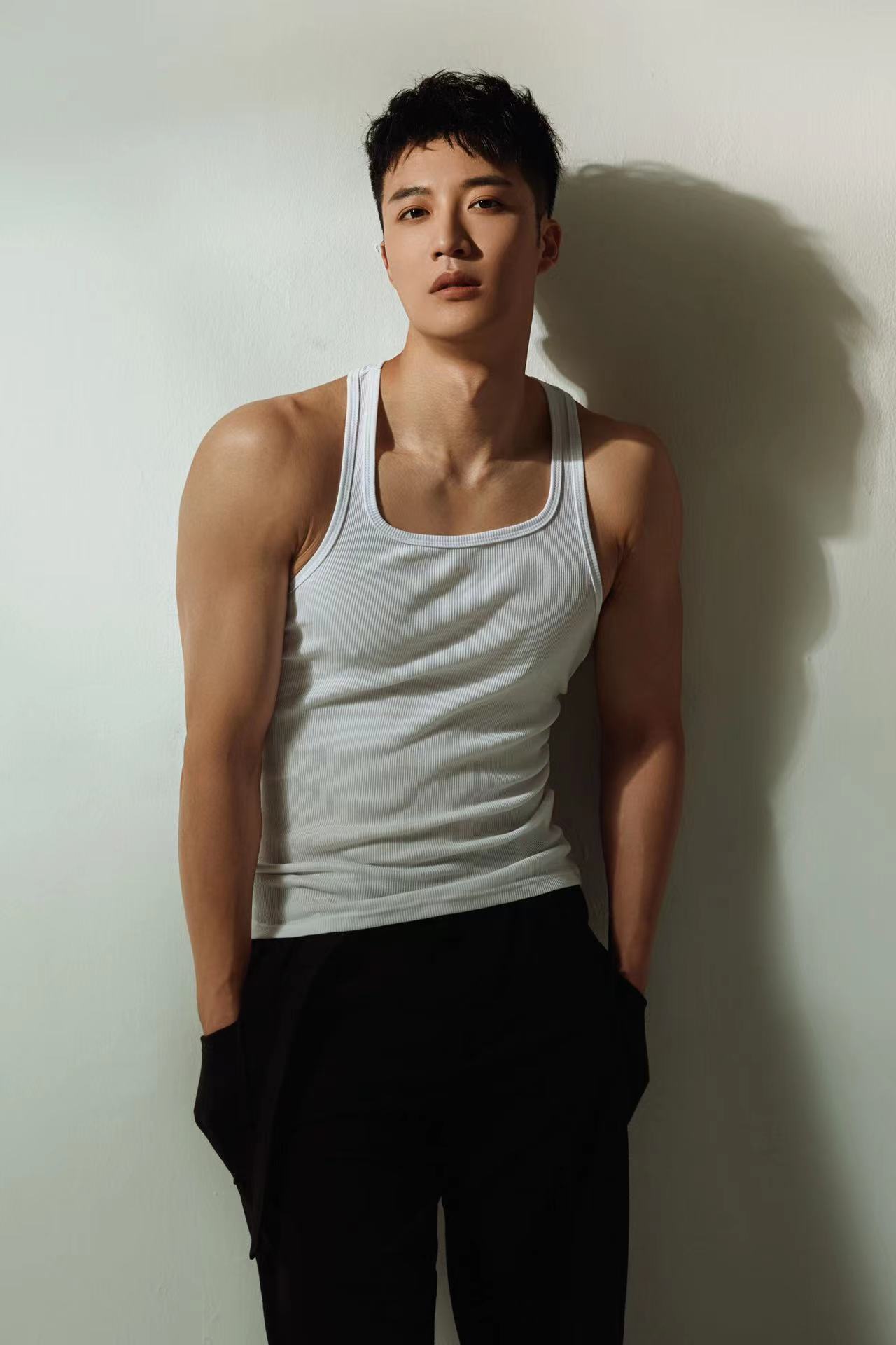 王名扬,曾用名王燕阳,1991年11月22日出生于