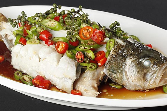  p>双椒鲜嫩鲈鱼是一道家常菜,主要制作食材是鲈鱼,配料是西蓝花,青红