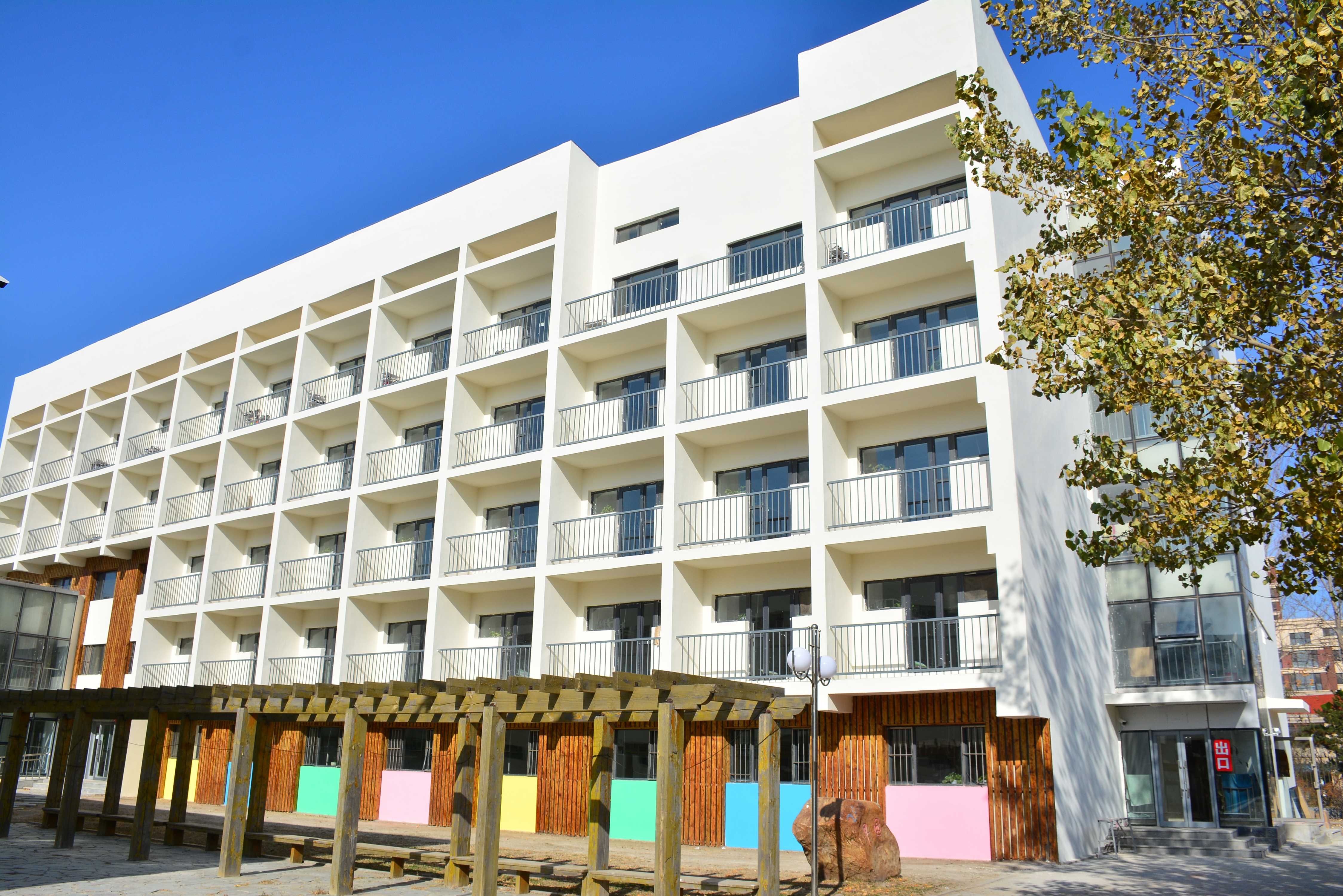  p>辽宁省孤儿学校(辽宁省光明学校)始建于1965年,是一所集九年义务