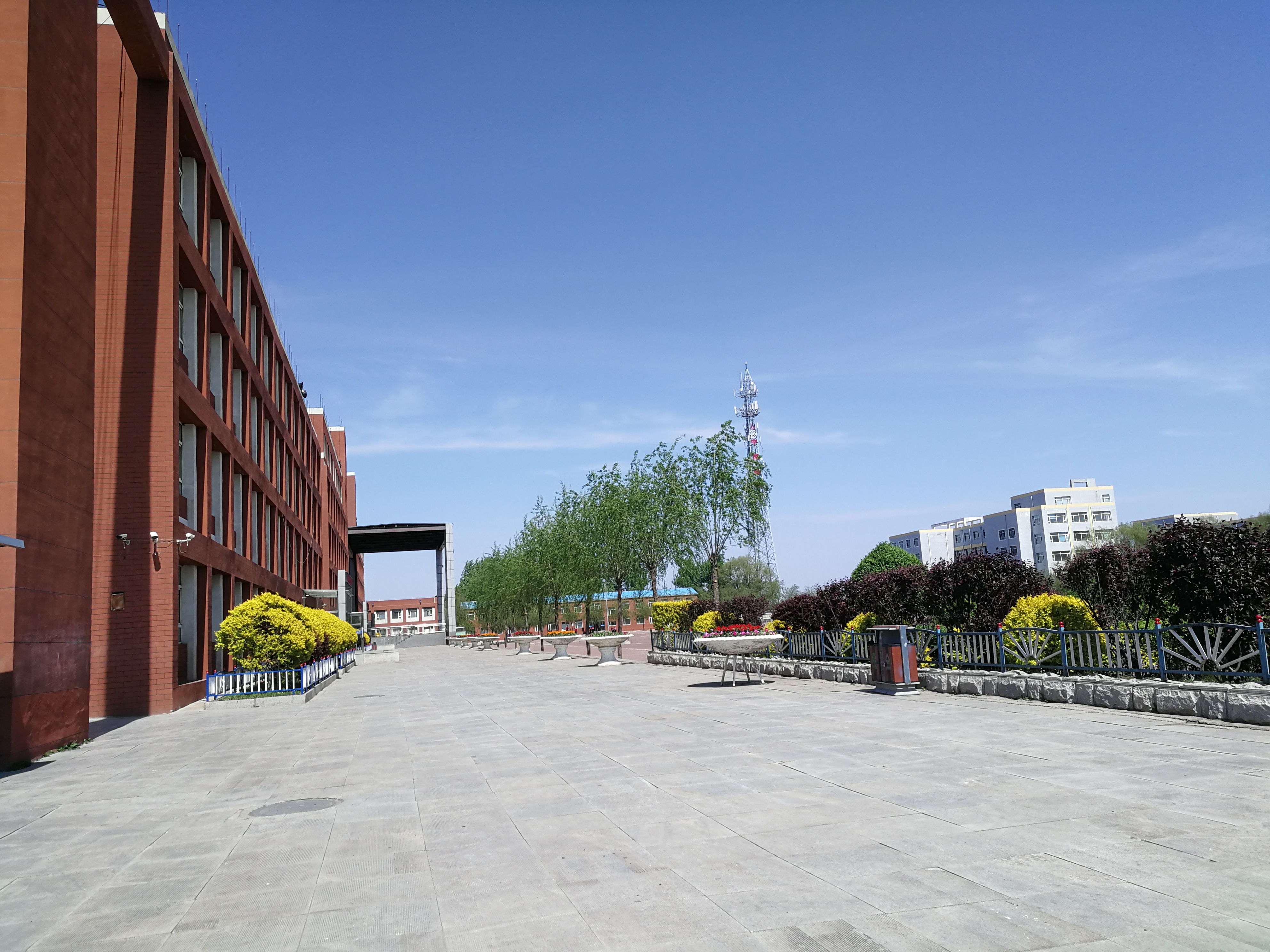  p>长春市九台区卡伦中心小学始于1912年,位于吉林省长春市九台区卡伦