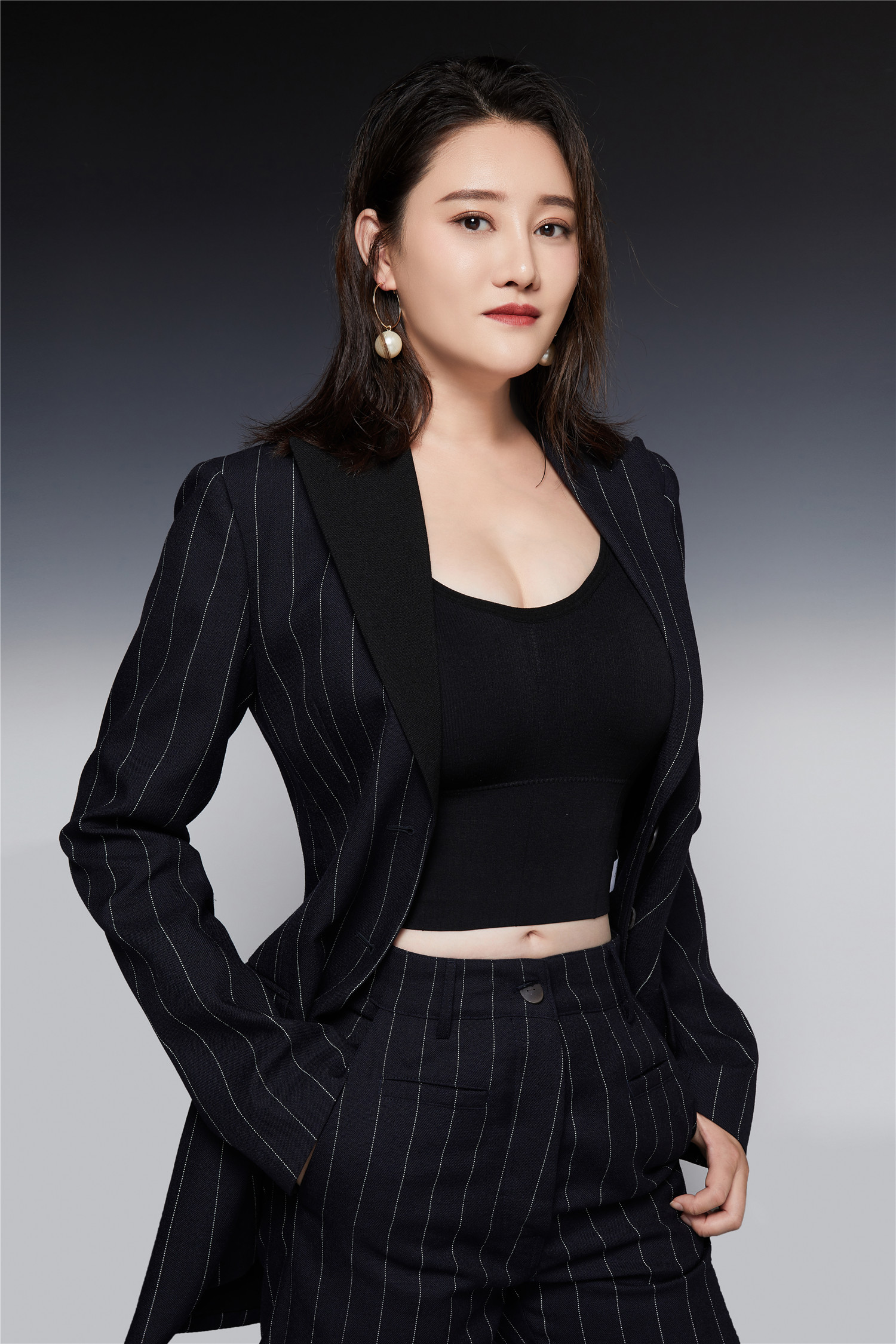  p data-id="gnwiyl6frt">牛丽燕 ,出生于天津市,中国内地女演员.