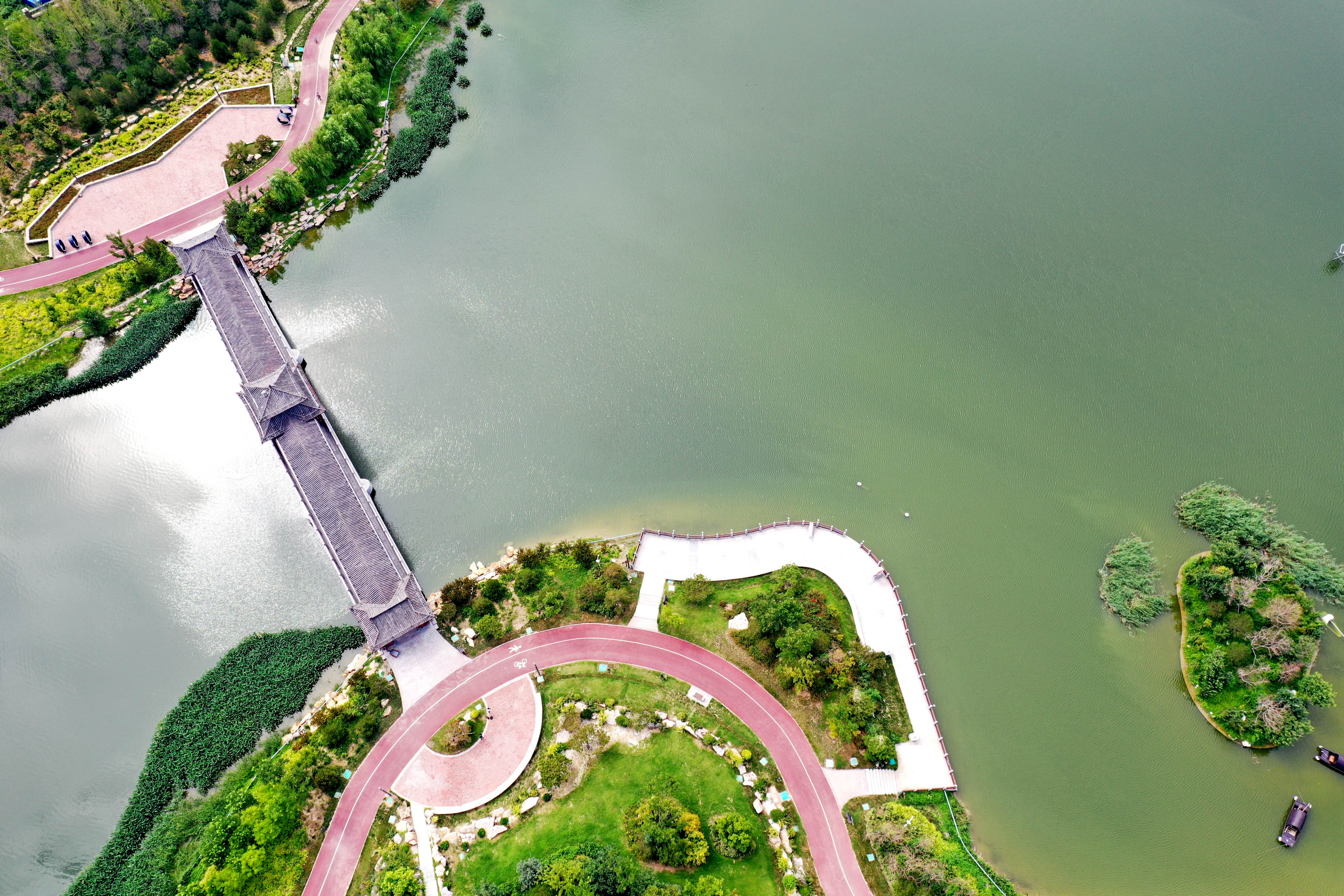  p>玉龙河湿地公园也叫猪龙河湿地公园,位于山东省淄博市张店区北西五