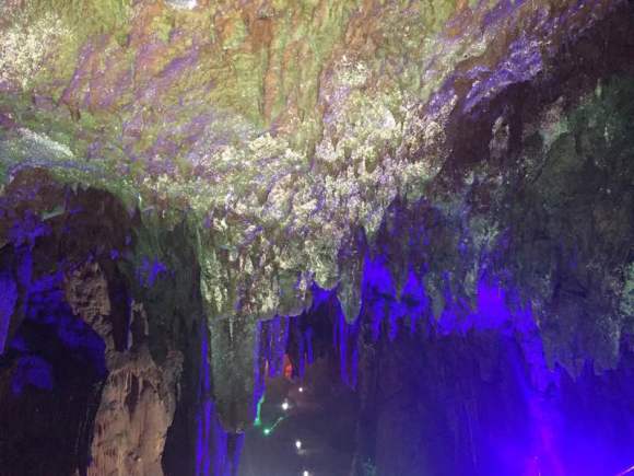  p>彩云洞景区位于云南省曲靖市 a target="_blank" href="/item/沾益