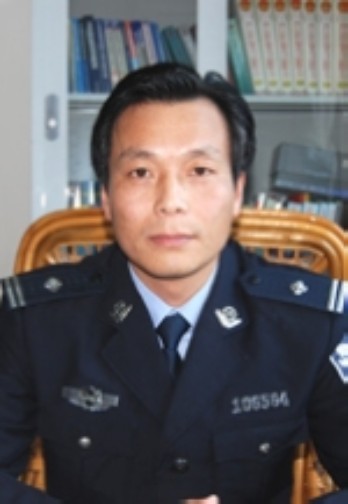  p data-id="gnfbaqt8my">何晓苏,江西省万安县公安局党委委员,交警