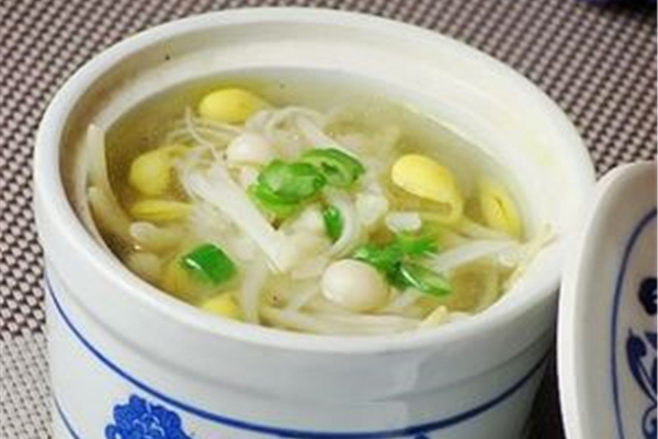 平菇豆芽蔬菜汤