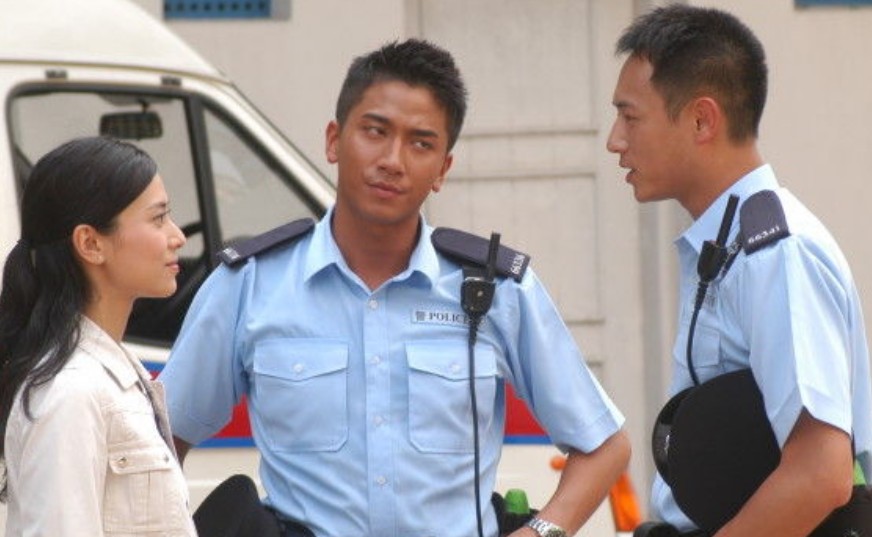 学警出更