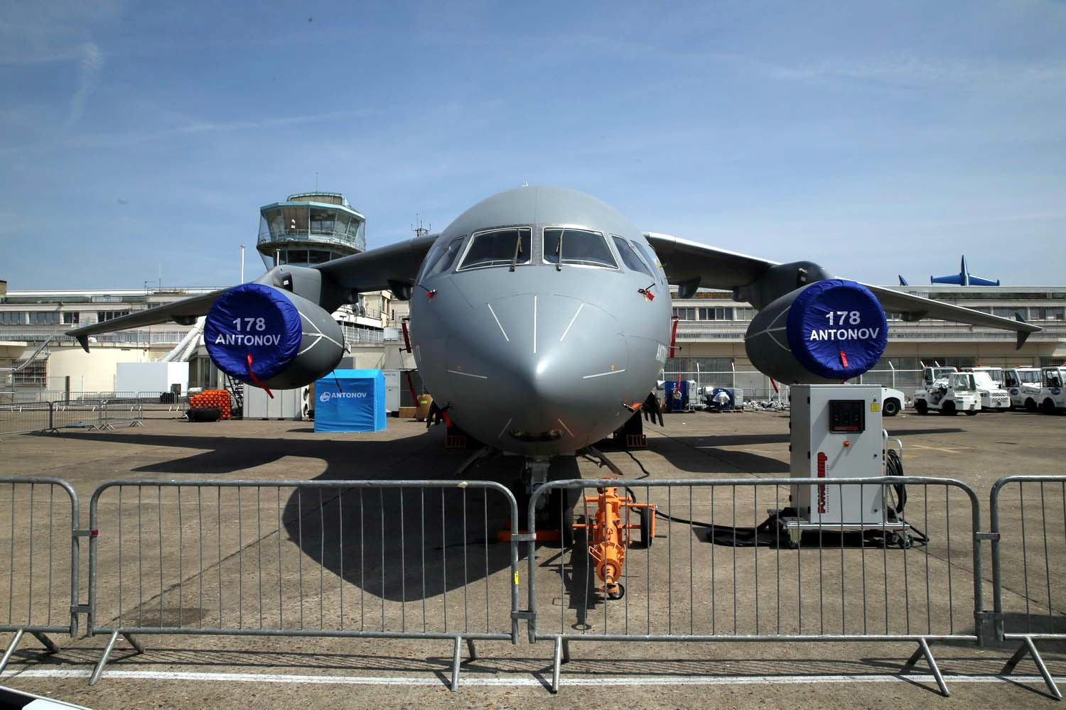 安-178中型运输机