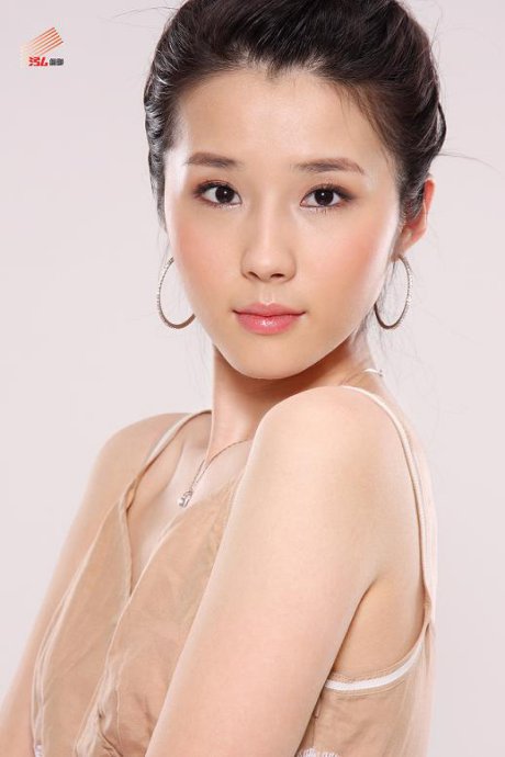  p>方安娜,1988年5月19日出生于江西省九江市,中国内地女演员,毕业于 