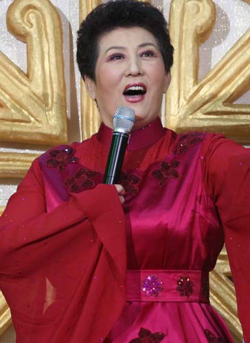  p>德德玛,中国蒙古族女中音歌唱家.1947年出生在内蒙古额济纳旗.