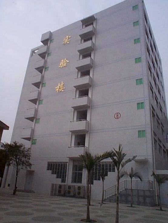  p>龙岩初级中学简称龙岩初中,学校创办于2008年8月,地处 a href="#"