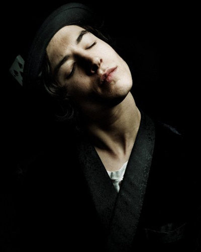  p>埃兹拉·米勒(ezra miller),1992年9月30日出生于美国 a target="