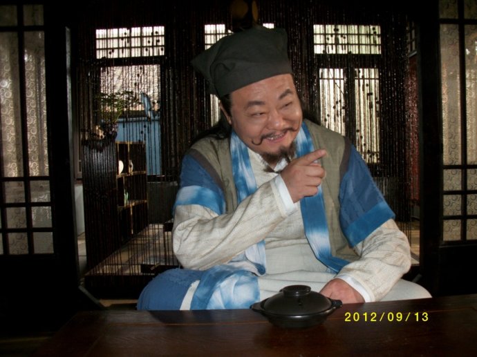  p data-id="gnwuknxiv7">湖南笑星碰碰胡,原名胡建林,中国影视演员.