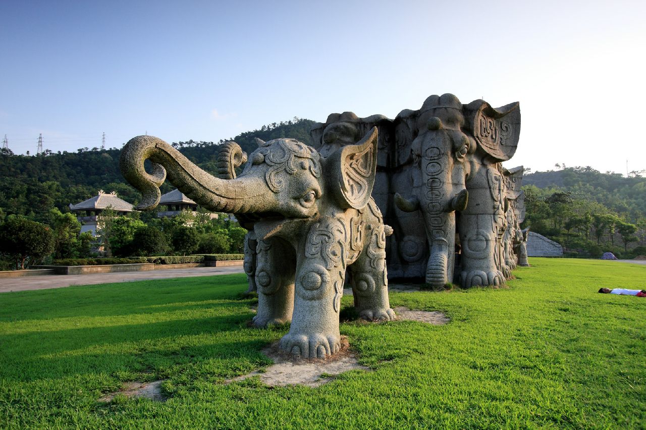  p data-id="gnwh1ky2jw">中华孝德园(原名曹娥景区)坐落于上虞城区