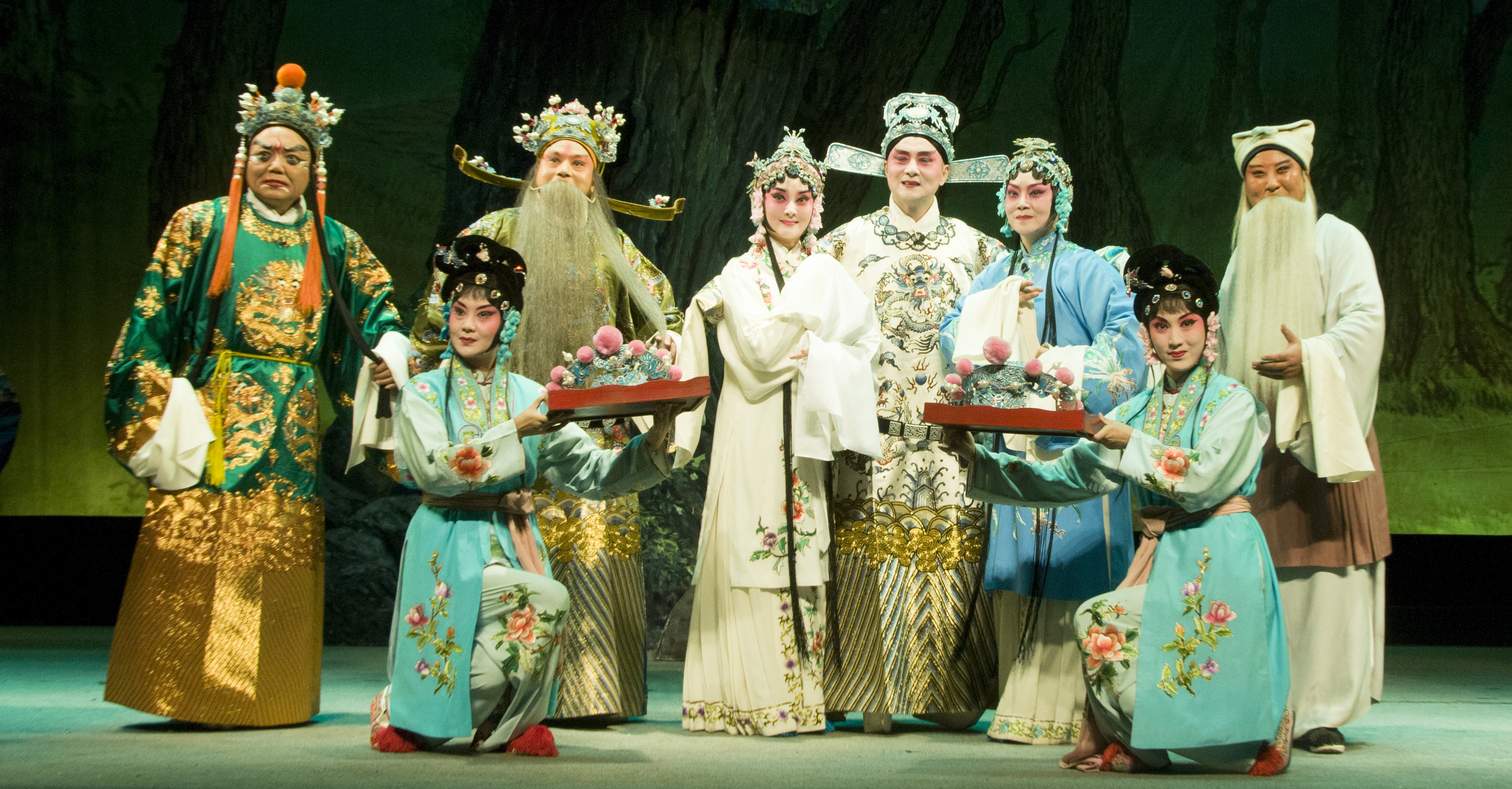 淮剧《琵琶记》是上海淮剧团打造的古装戏,改编自元代戏曲家<a