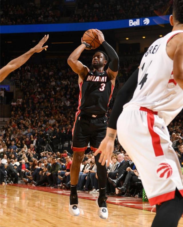  p>德怀恩·韦德(dwyane wade),1982年1月17日出生于美国 a target="