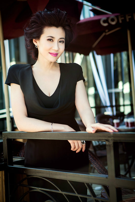  p data-id="gnx69kgo50">陈炜,1964年11月8日出生于中国江苏省南京市