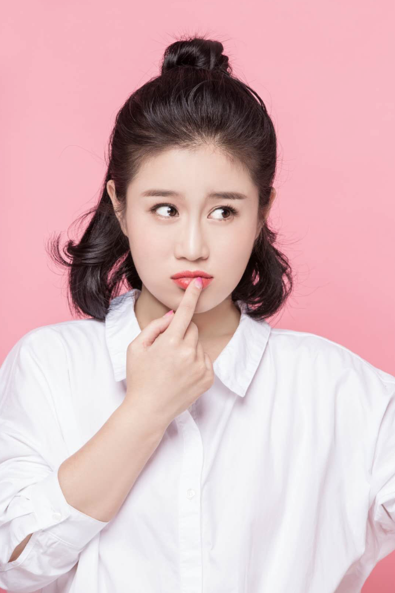 ">白鸽,1987年10月7日出生于中国内蒙古自治区通辽市,中国内地女演员