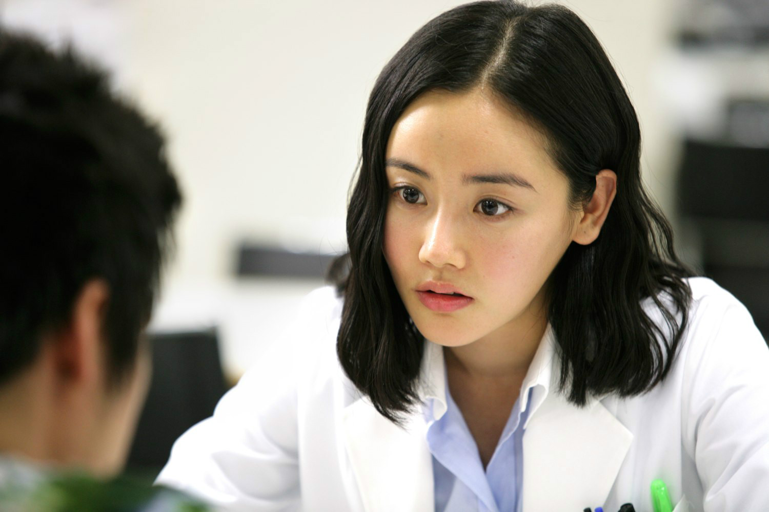  p>《顶楼的大象》是由郑承九执导, a data-lemmaid="5824">张赫 /a>