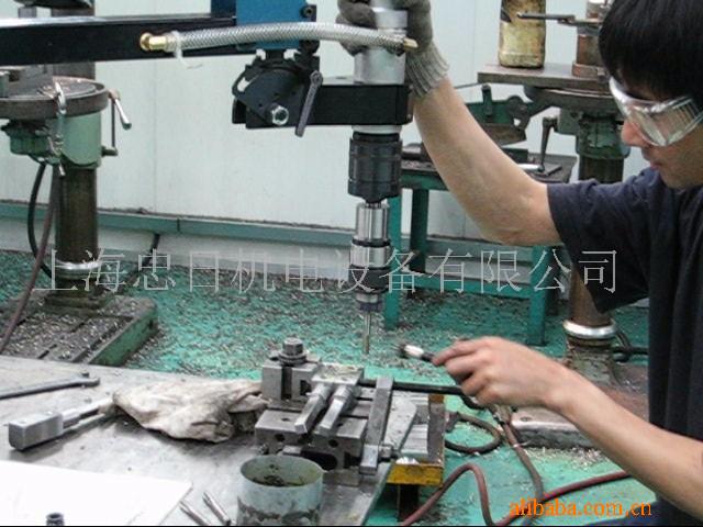  p>钻孔是指用钻头在实体材料上加工出孔的操作.