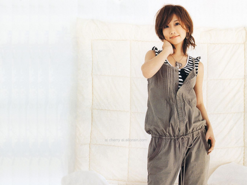  p>大冢爱,1982年9月9日出生于日本大阪市,日本流行音乐女歌手,毕业于