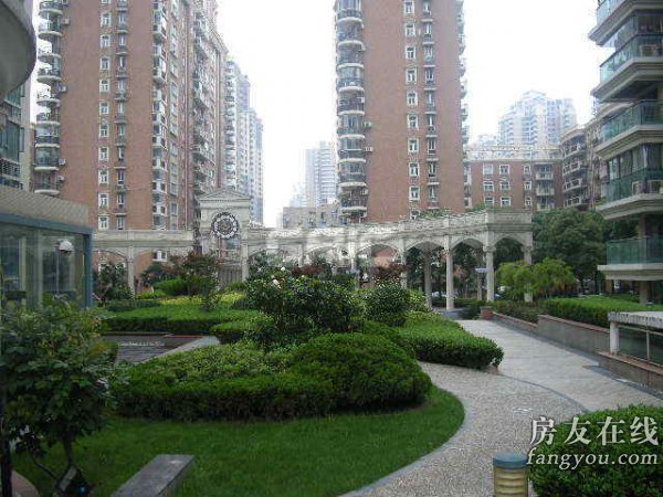  p>天际花园是上海中心城区难得一见的兼备多层与高层的高尚花园住宅