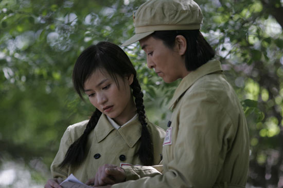  p>《烈日炎炎》是由 a href="#" data-lemmaid="5512047">滕文骥 /a>