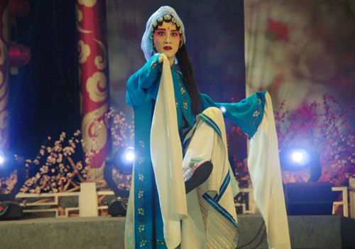 rlczz36">郑玉兰,女, a target="_blank" href="/item/黄梅戏/2677"