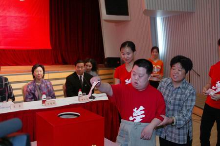  p>舟舟,原名胡一舟,1978年4月1日出生于中国 a target="_blank" href