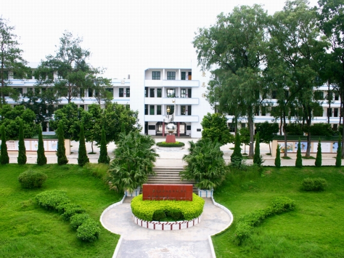  p>江西省大余县新城中学建于1957年,位于 a target="_blank" href="