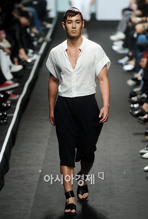  p>黄伦硕,1982年1月17日出生于 a target="_blank" href="/item/首尔