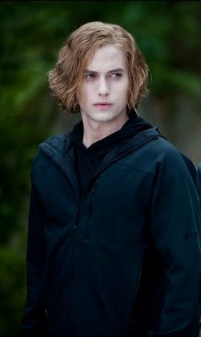  p>杰克逊·拉斯波恩(jackson rathbone),1984年12月21日出生于新加坡
