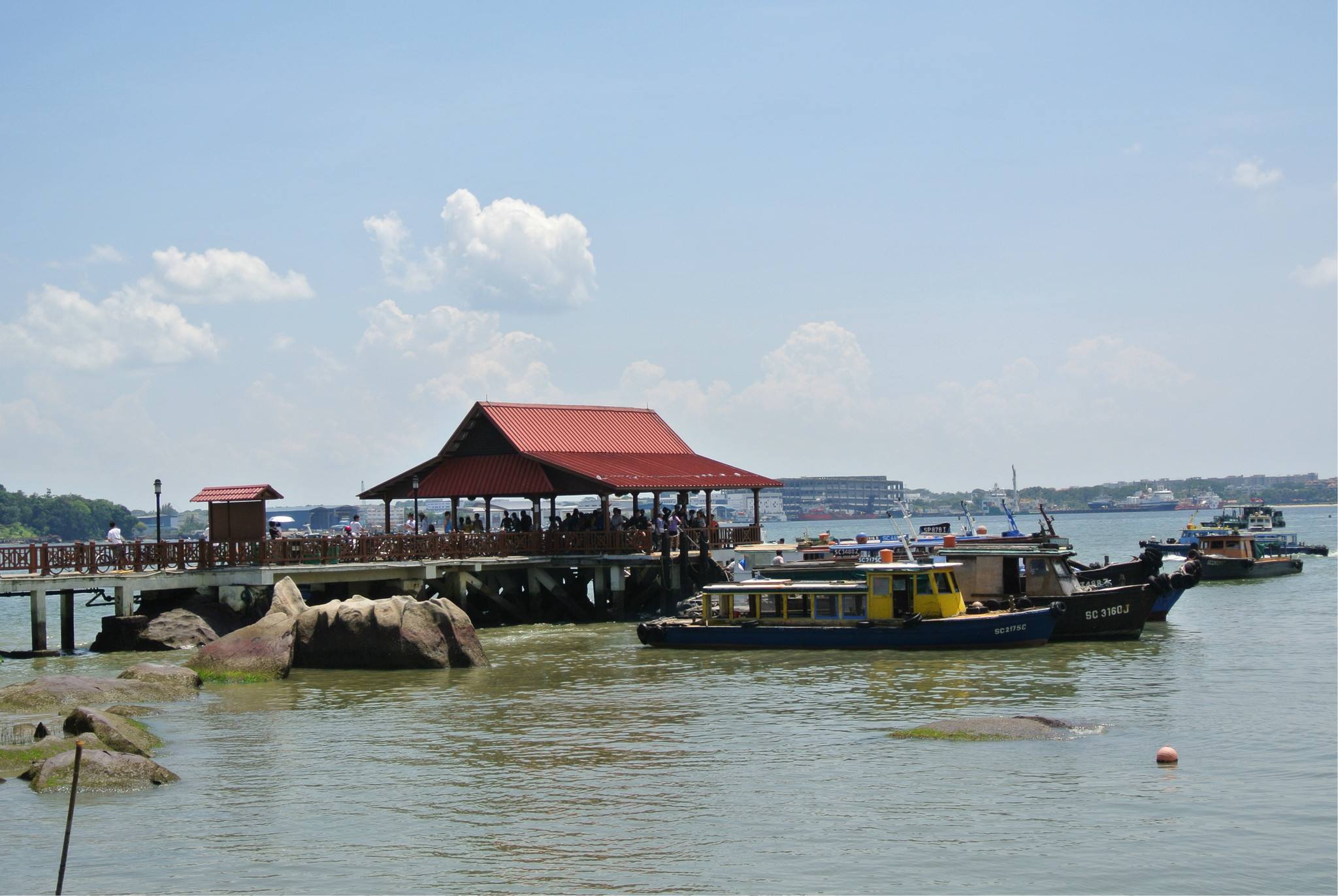  p>乌敏岛(pulau ubin)位于新加坡东北部,东西长约8公里,南北宽1.