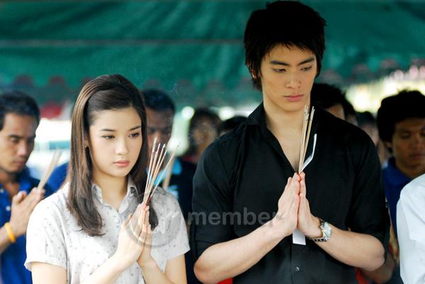  p>婉娜拉·宋提查(vill ),1989年4月10日出生于泰国曼谷,泰国女演员
