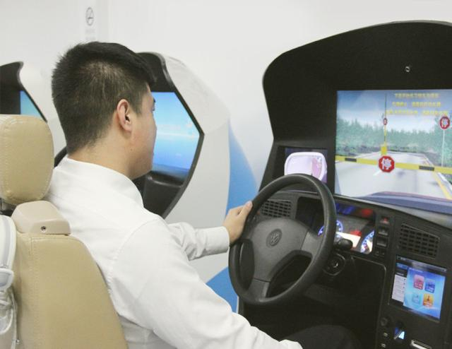 Real Driving Simulator 下载手机版 2022 免费 Real Driving Simulator 下载并安装