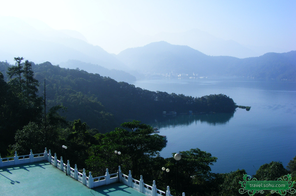  p>日月潭位于 a target="_blank" href="/item/中国/22516505" data