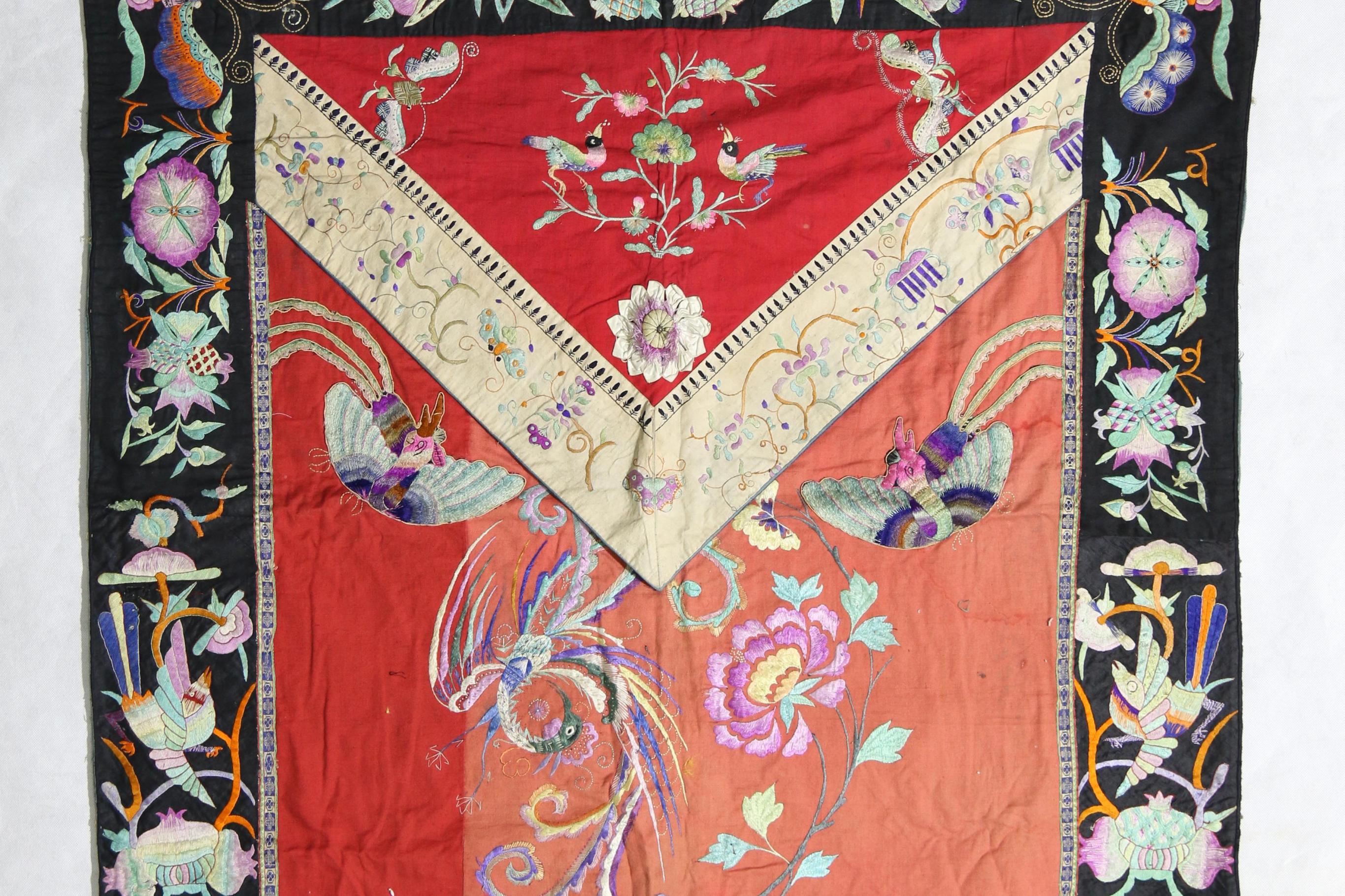 民国松桃苗族平绣鹤纹花纹背带盖