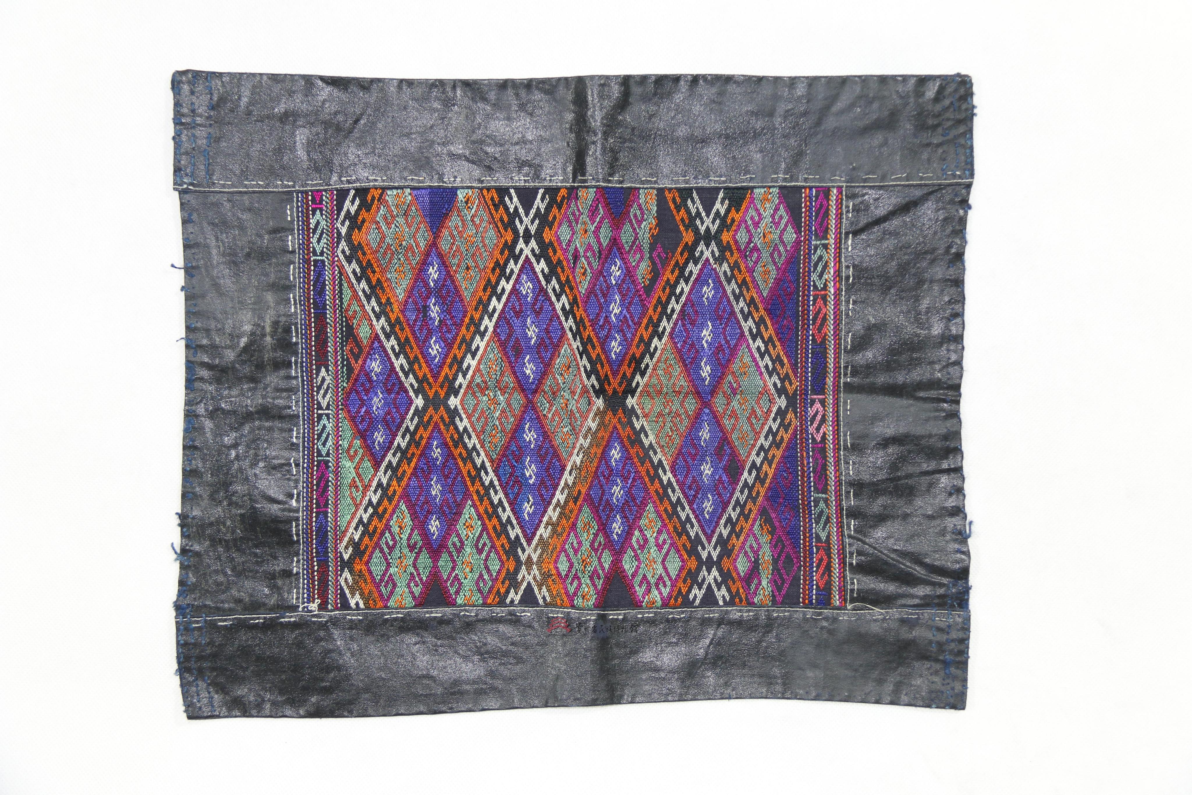 当代黎平苗族亮布平绣万字纹纹头巾