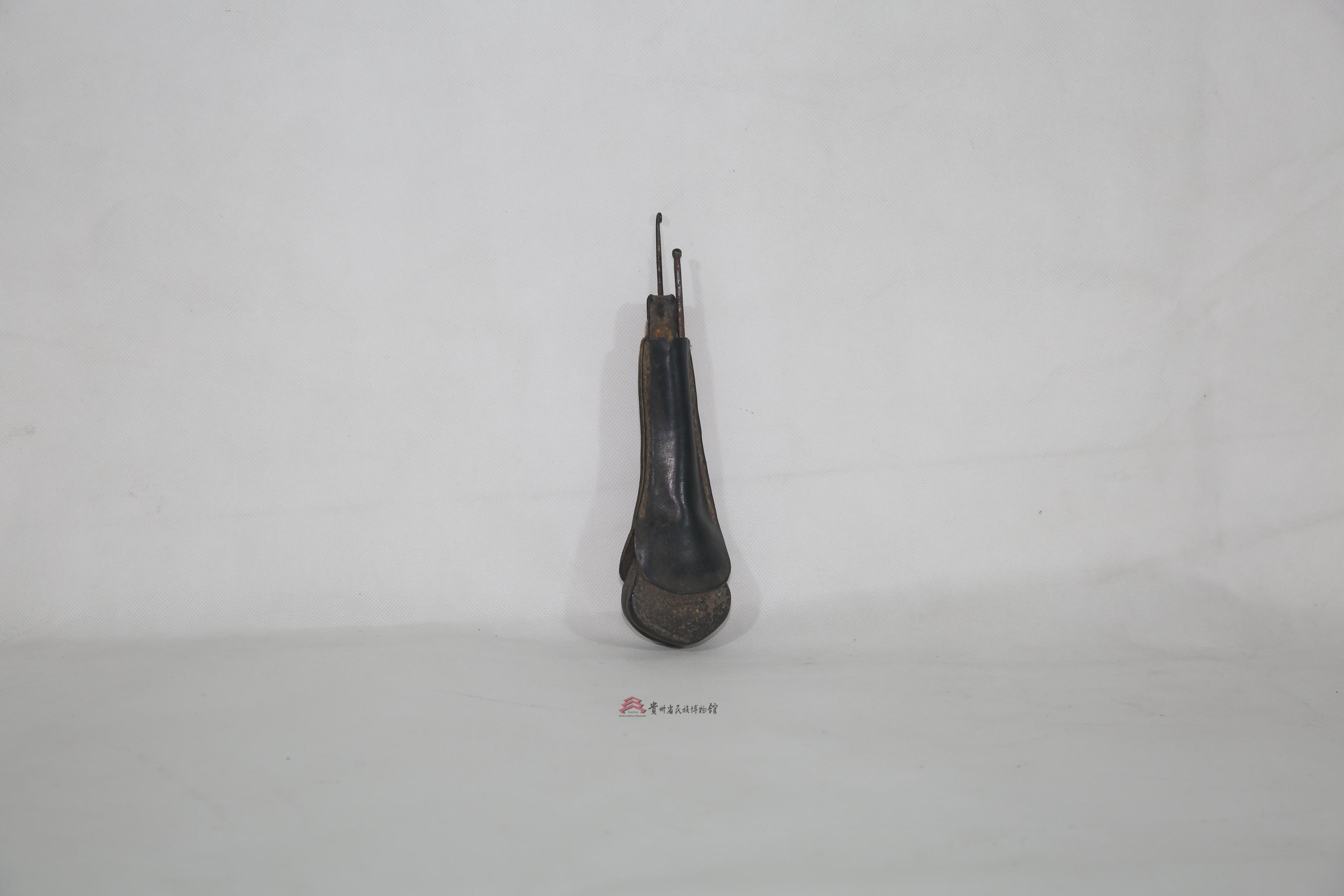 当代贵州黄平亻革家骟猪刀