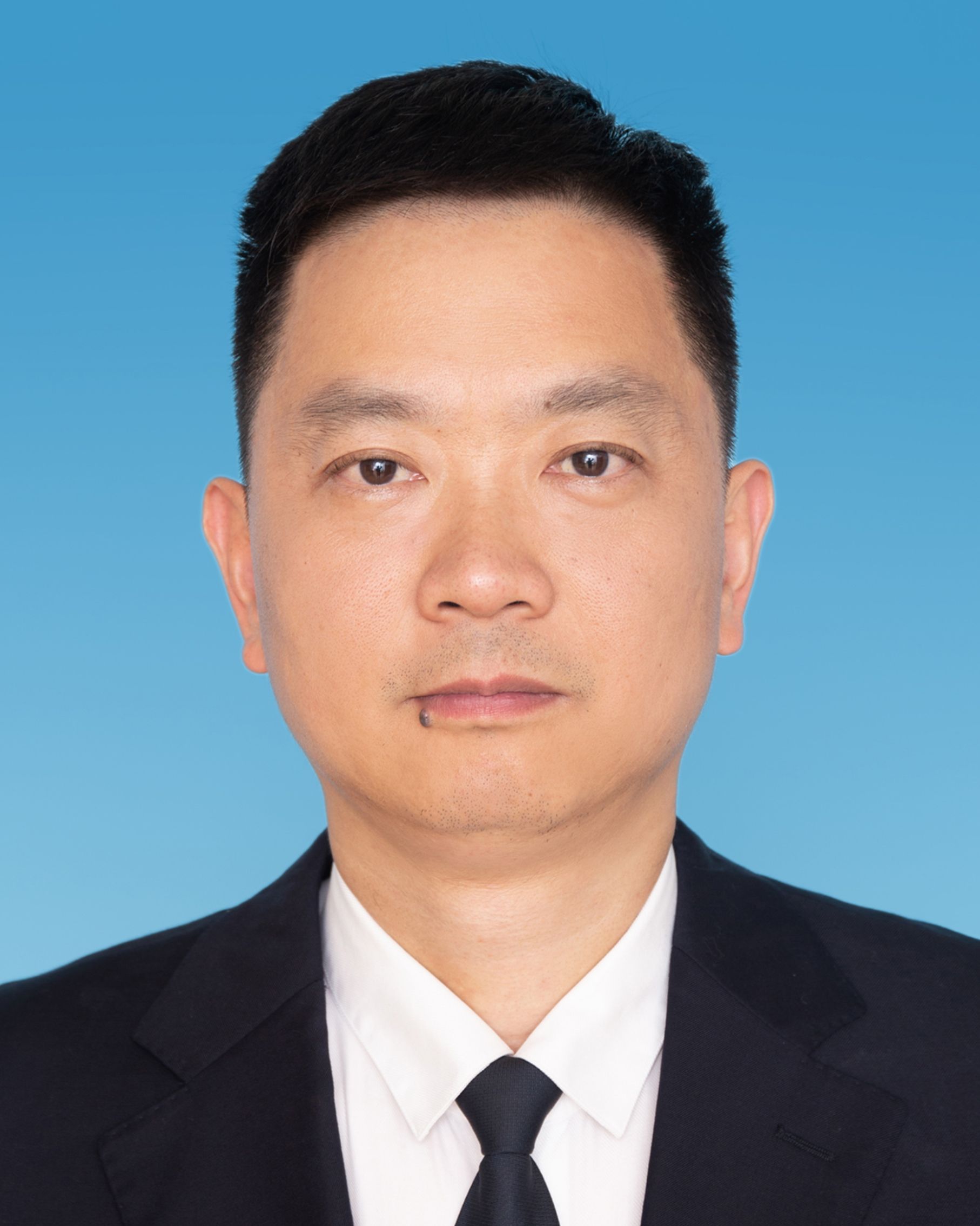  p data-id="gnb7j9zs2w">陈淼,1977年5月出生,男,汉族,湖南平江人
