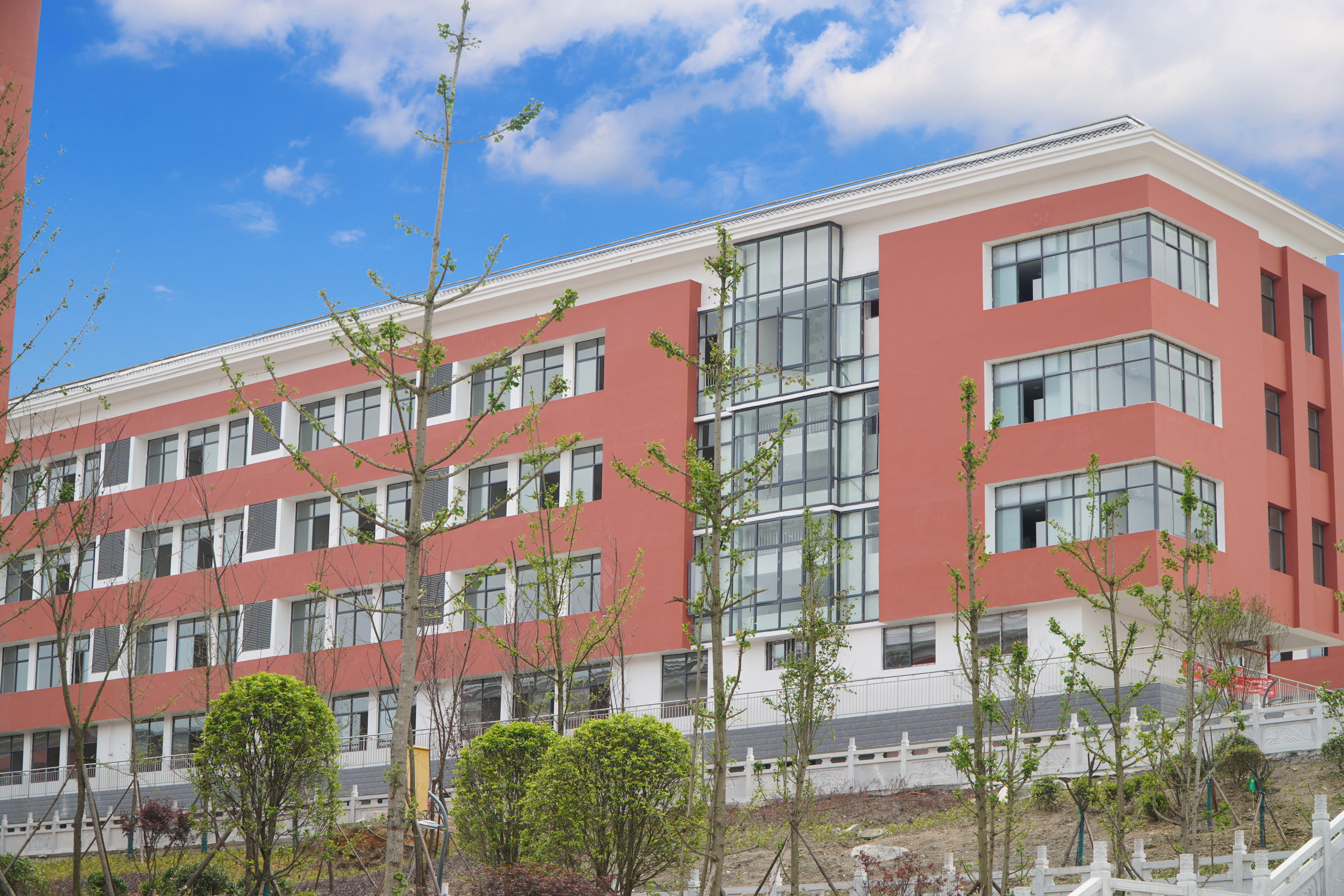 云南省镇雄县第四中学