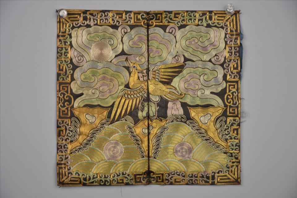 清官服拼金练雀补子