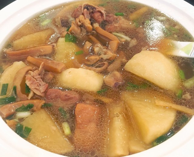 墨鱼排骨萝卜汤