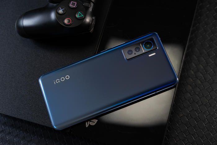 iQOO 5评测：向全面均衡转化的开始_百科TA说
