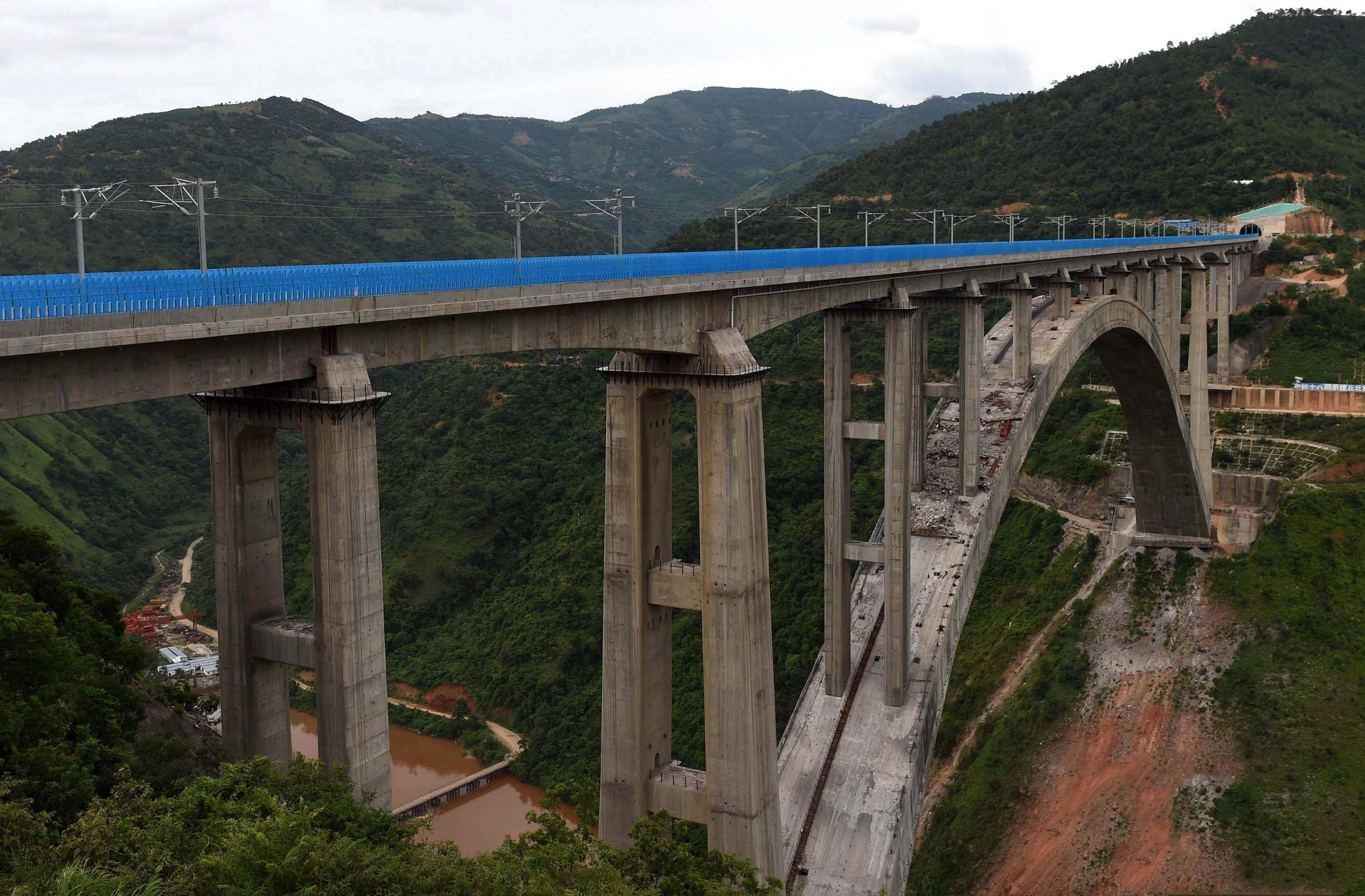 p>南昆高速铁路(nanning-kunming high-speed railway),简称南昆高铁