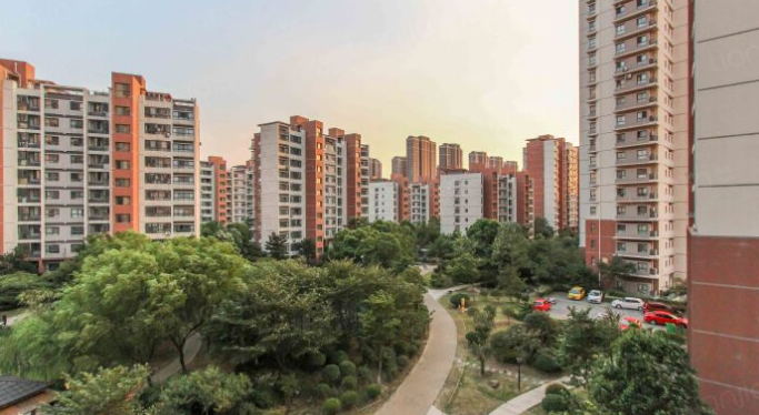  p>钟南花苑位于苏州市工业园区东沙湖,由 a target="_blank" href="