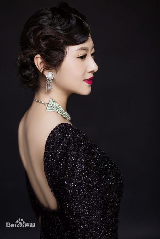  p data-id="gn5l49imnf">韩佳佟,出生于中国黑