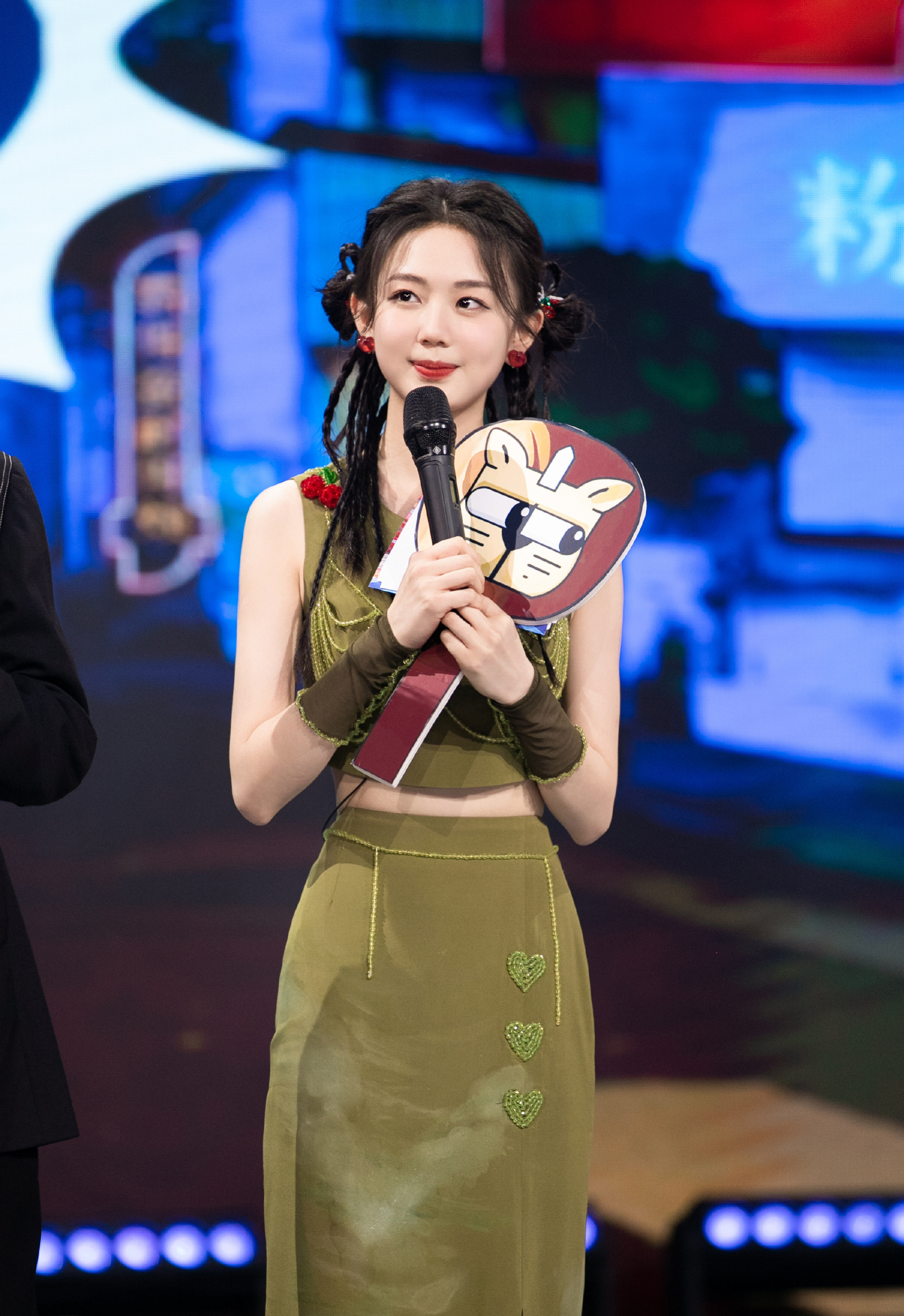  p data-id="sbxzeqsqwzll">冯禧,出生于重庆市