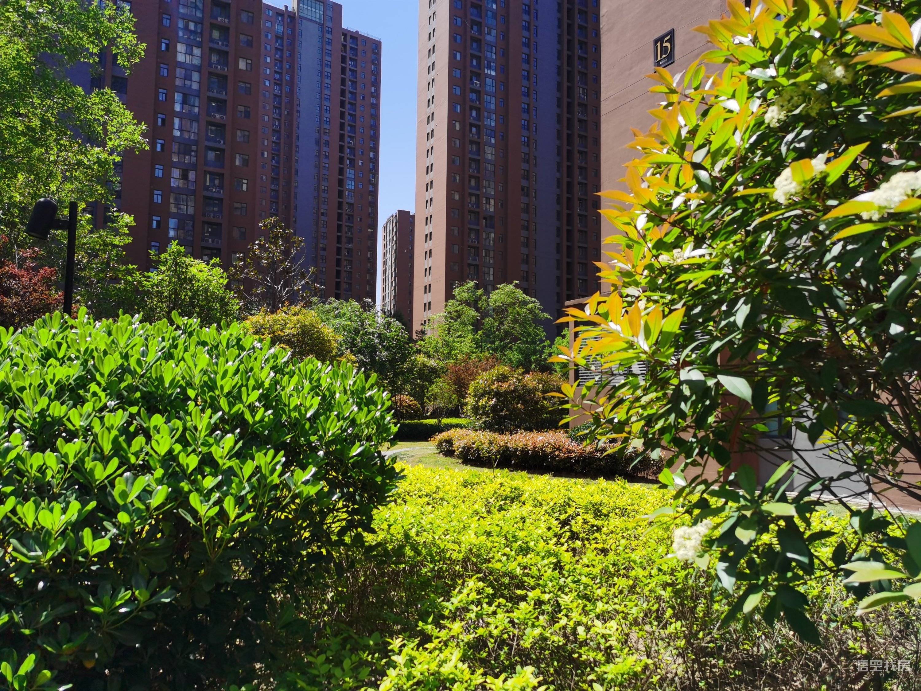  p>绿都·紫荆华庭雅园位于郑州市管城回族区管南区域,由绿都地产集团