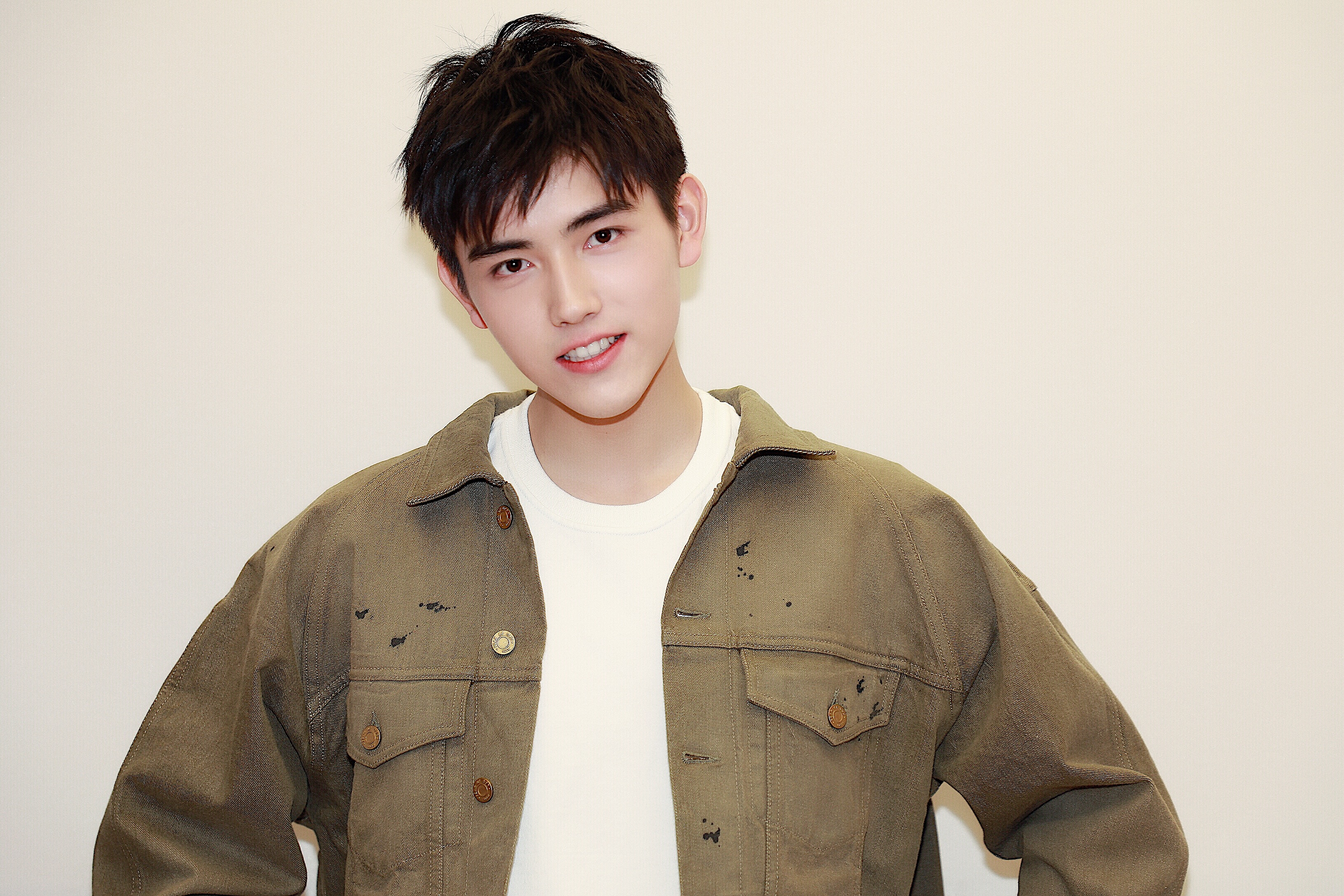  p>陈飞宇,2000年4月9日出生于美国,中国影视男演