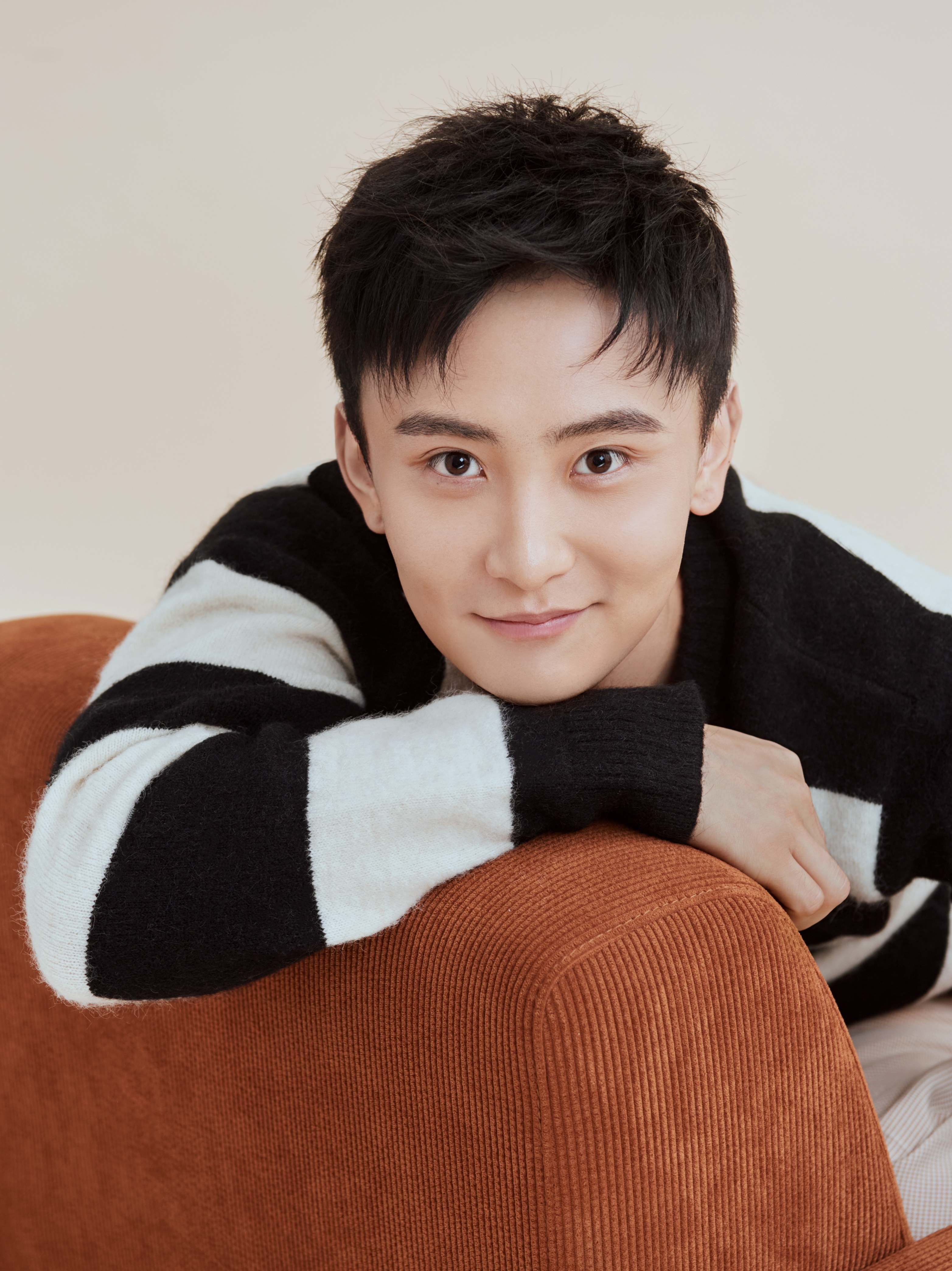  p data-id="2fgmrzox0bn">孙樾,原名孙越,出生于陕西省西安市,中国